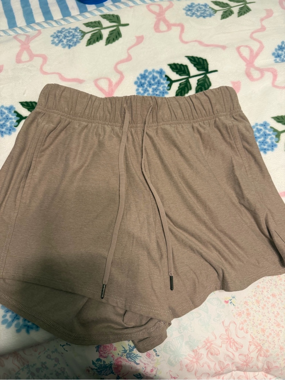 Everyday Relaxed Women's Lounge Shorts in Taupe